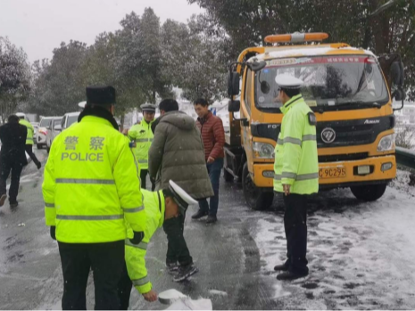 擂鼓镇积极应对低温冰冻雨雪天气