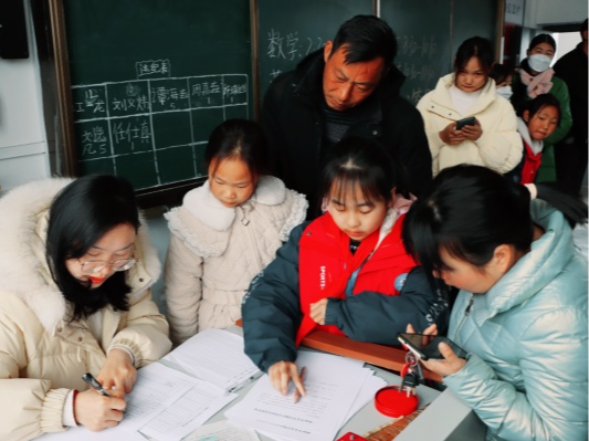 上庸镇中心学校：精心统筹安排  备足功课迎开学