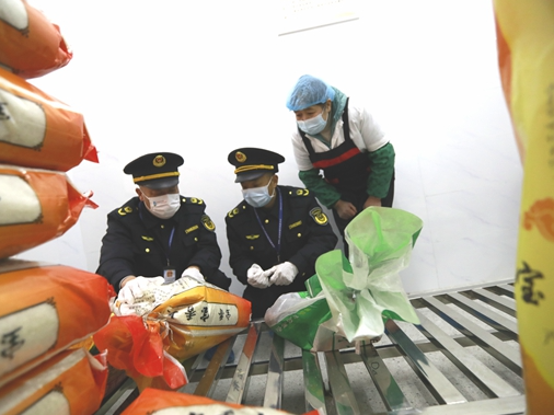 县市场监管部门守牢校园食品安全底线