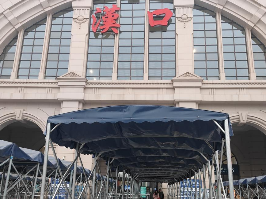 武汉三大火车站均24小时开放，近万名除雪打冰人员24小时待命