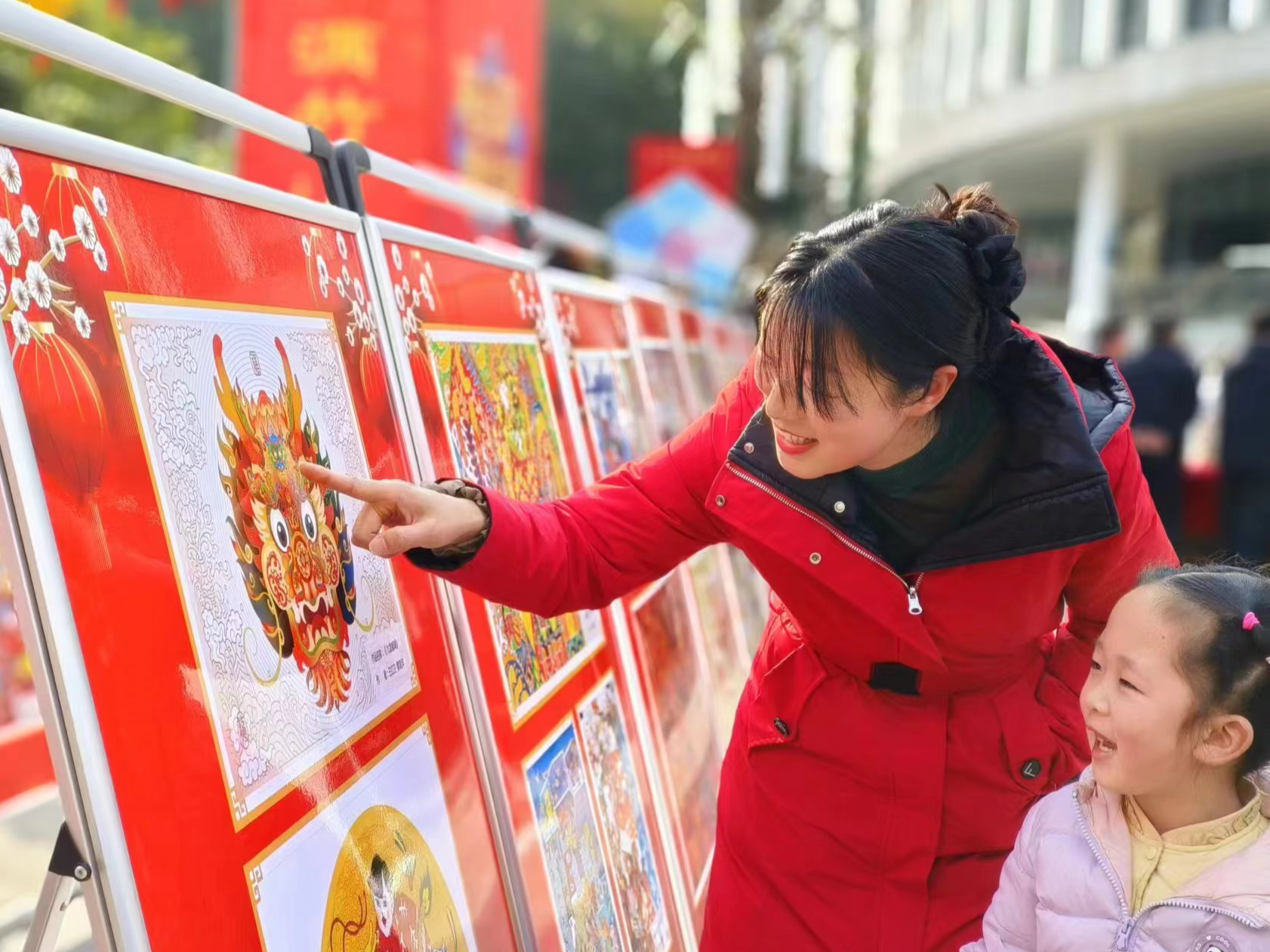 县图书馆开展“赏年画 迎新春”活动