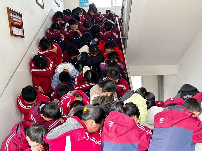 竹坪小学举行开学典礼并开展安全法治教育