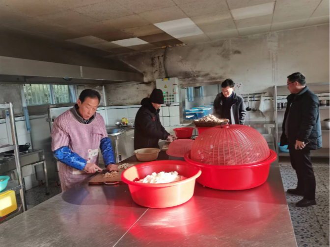 秦古镇：关爱慰问暖人心  情系群众显真情