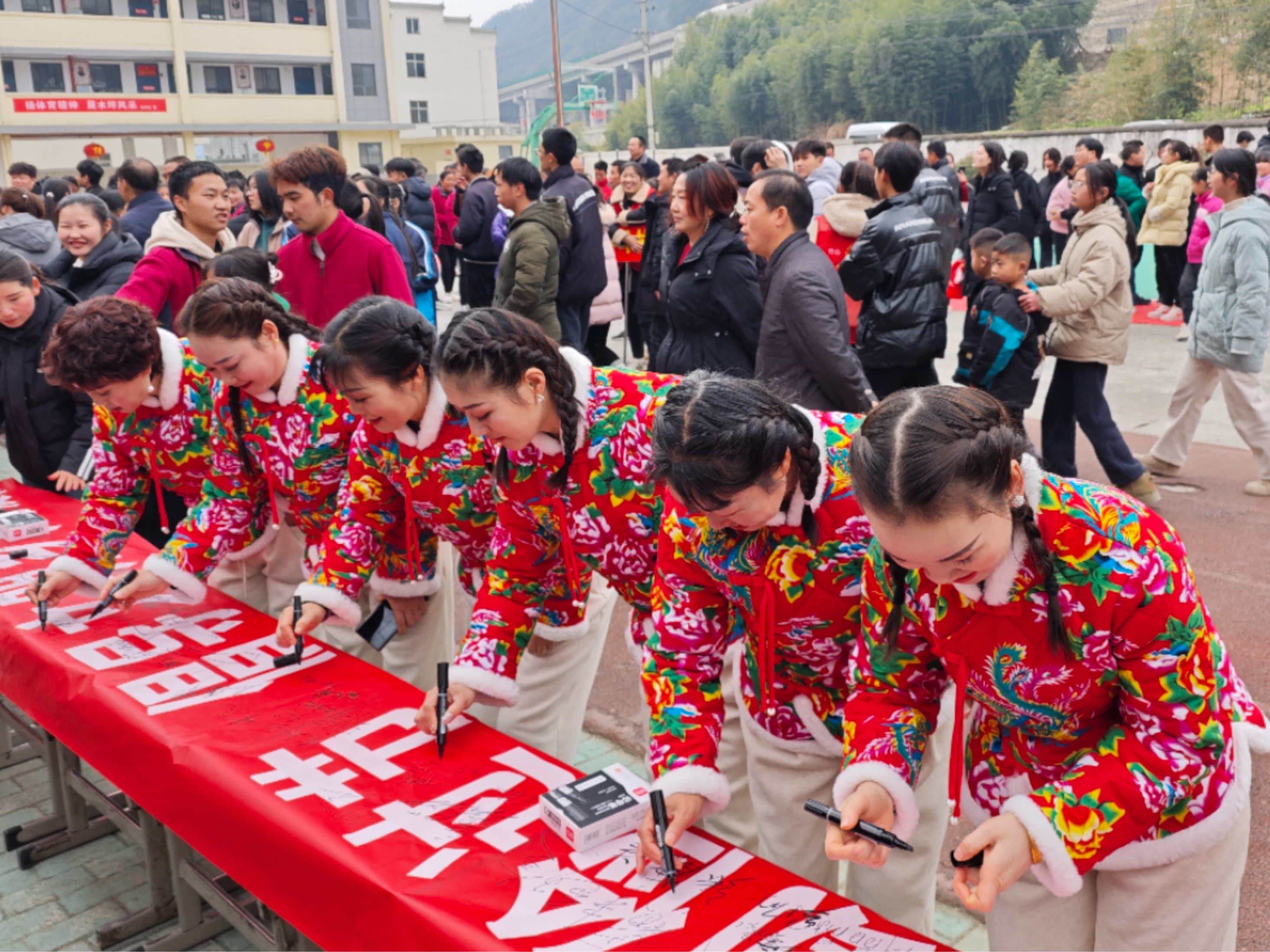 双台乡开展移风易俗签名活动