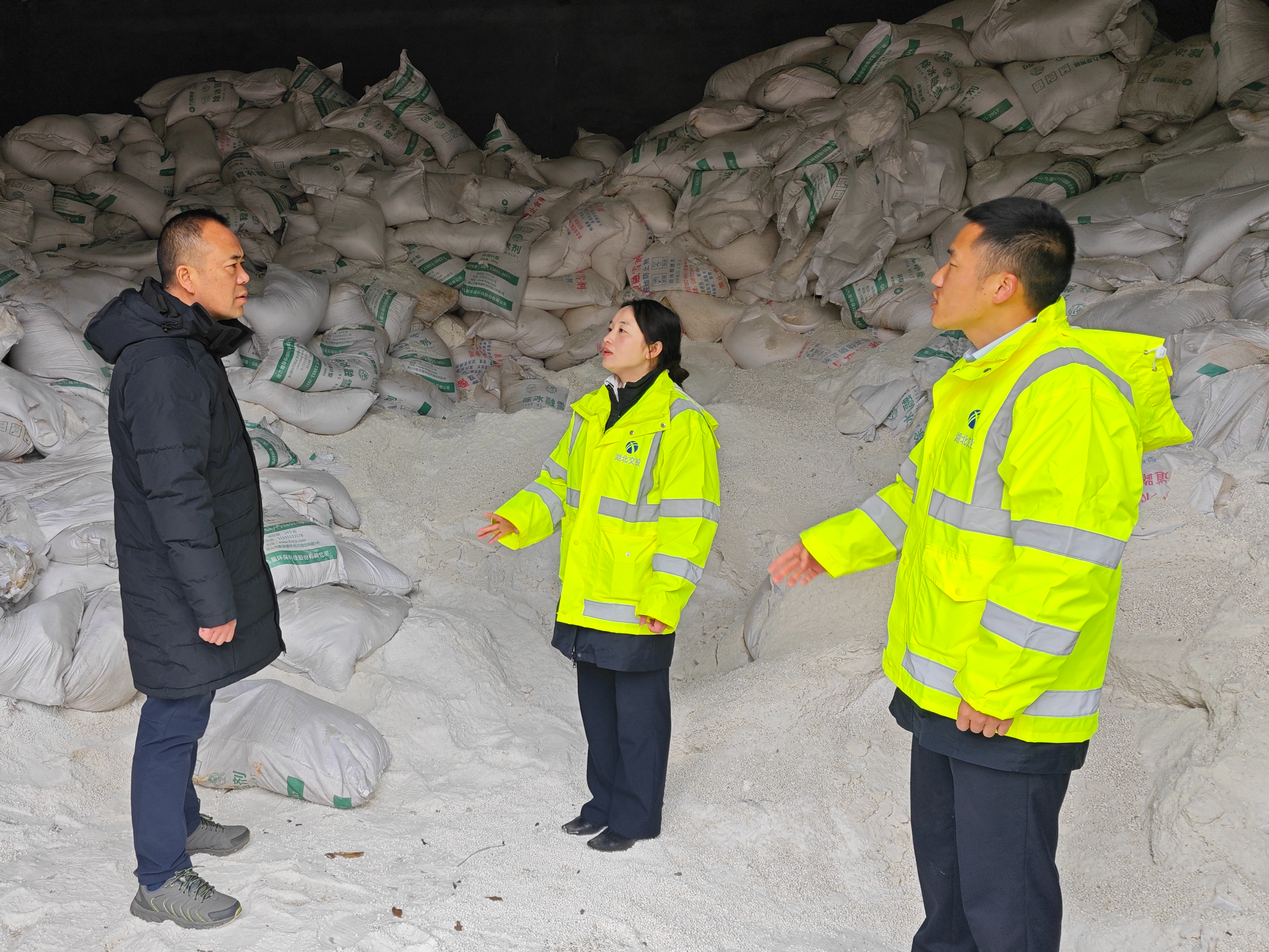 市减灾办督导我县低温雨雪冰冻天气安全防范工作