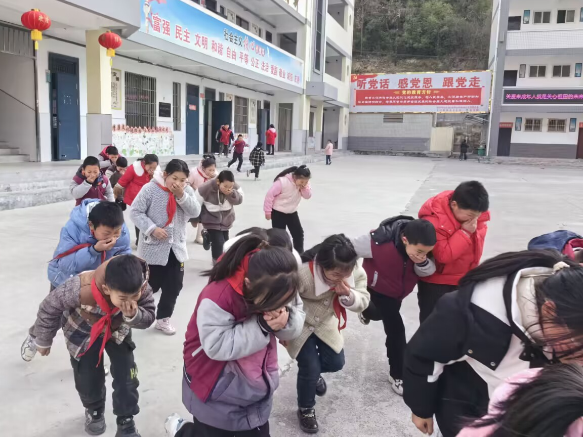 双台九年制学校：消防演练  防范未“燃”