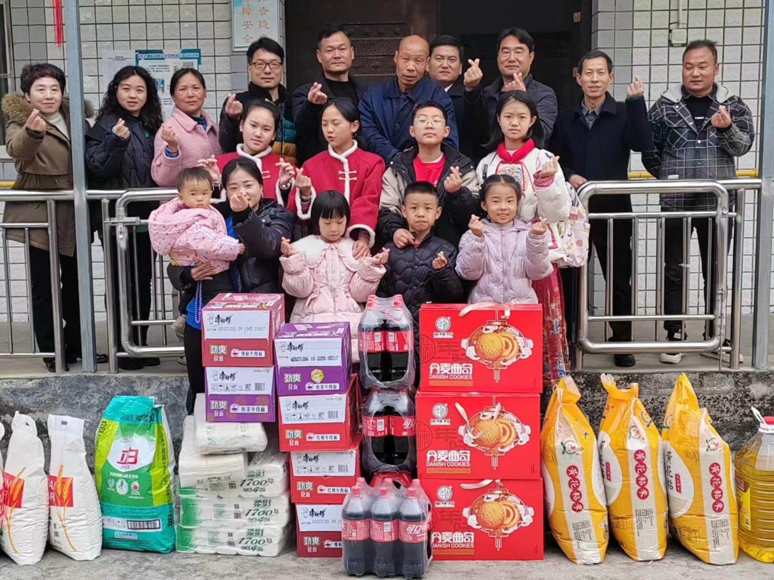 文峰乡贤领新风 行善举