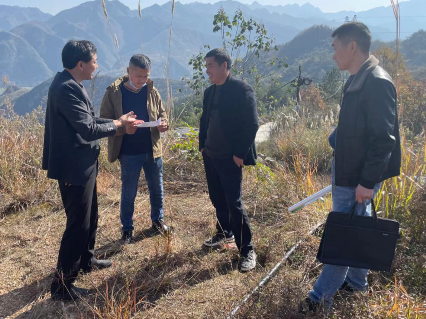 县畜牧中心切实做好畜牧业强降雪天气应对工作