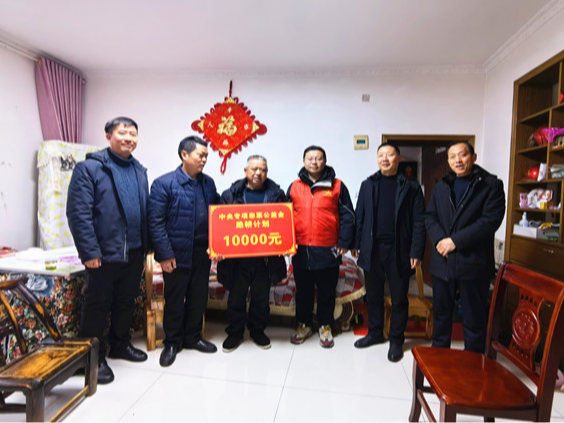 县教育局督导组走访慰问困难教职工
