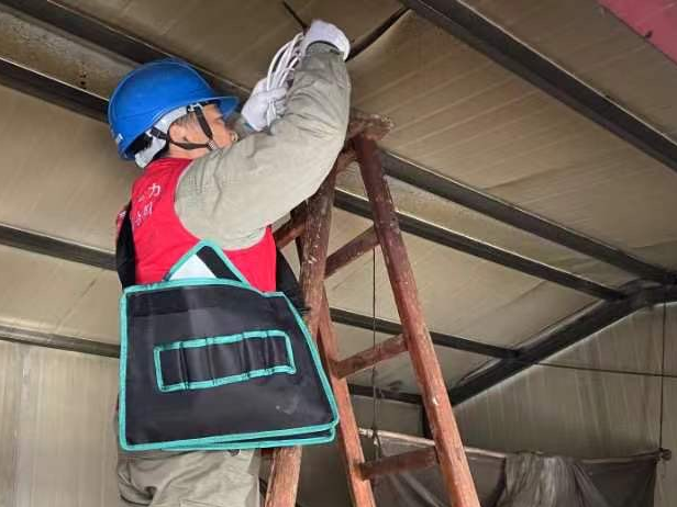 县供电公司：温暖服务 照亮老人心