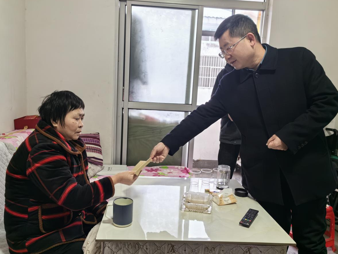 文峰乡：瑞雪迎新春 慰问显真情