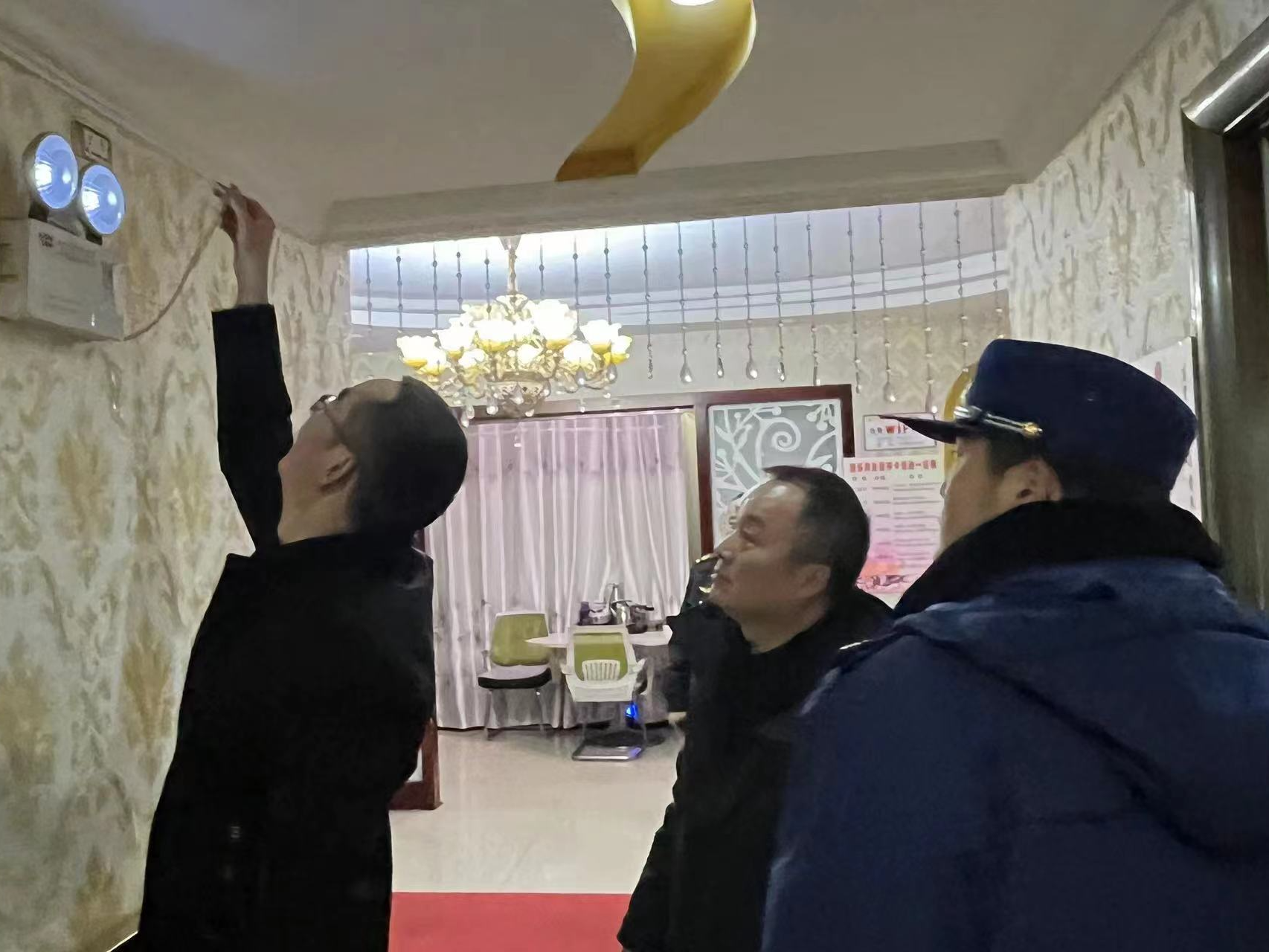 城关镇： 排查“九小场所” 筑牢安全防线