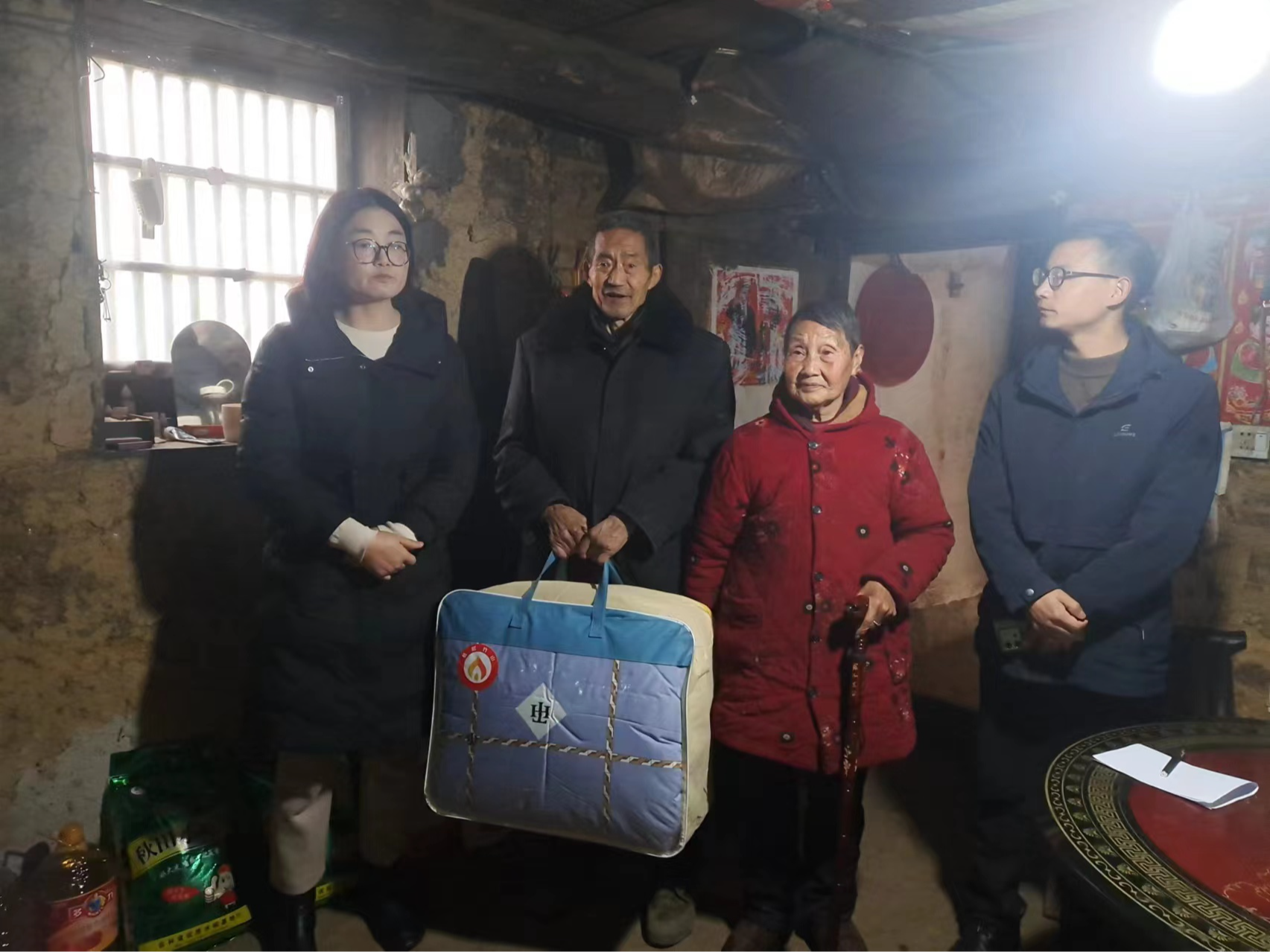 麻家渡镇：寒冬送温暖　慰问显真情