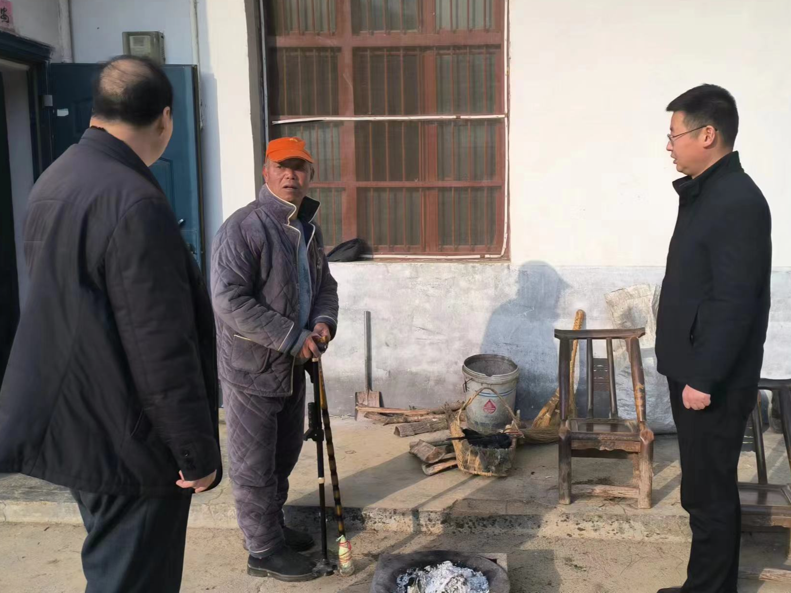 秦古镇财政所走访慰问困难群众