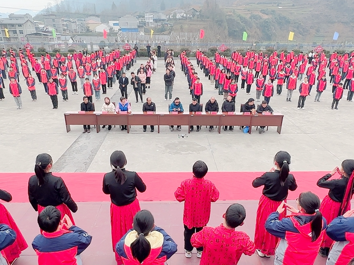 竹坪乡：开学教育倡孝道表爱心 手语舞舞动青春