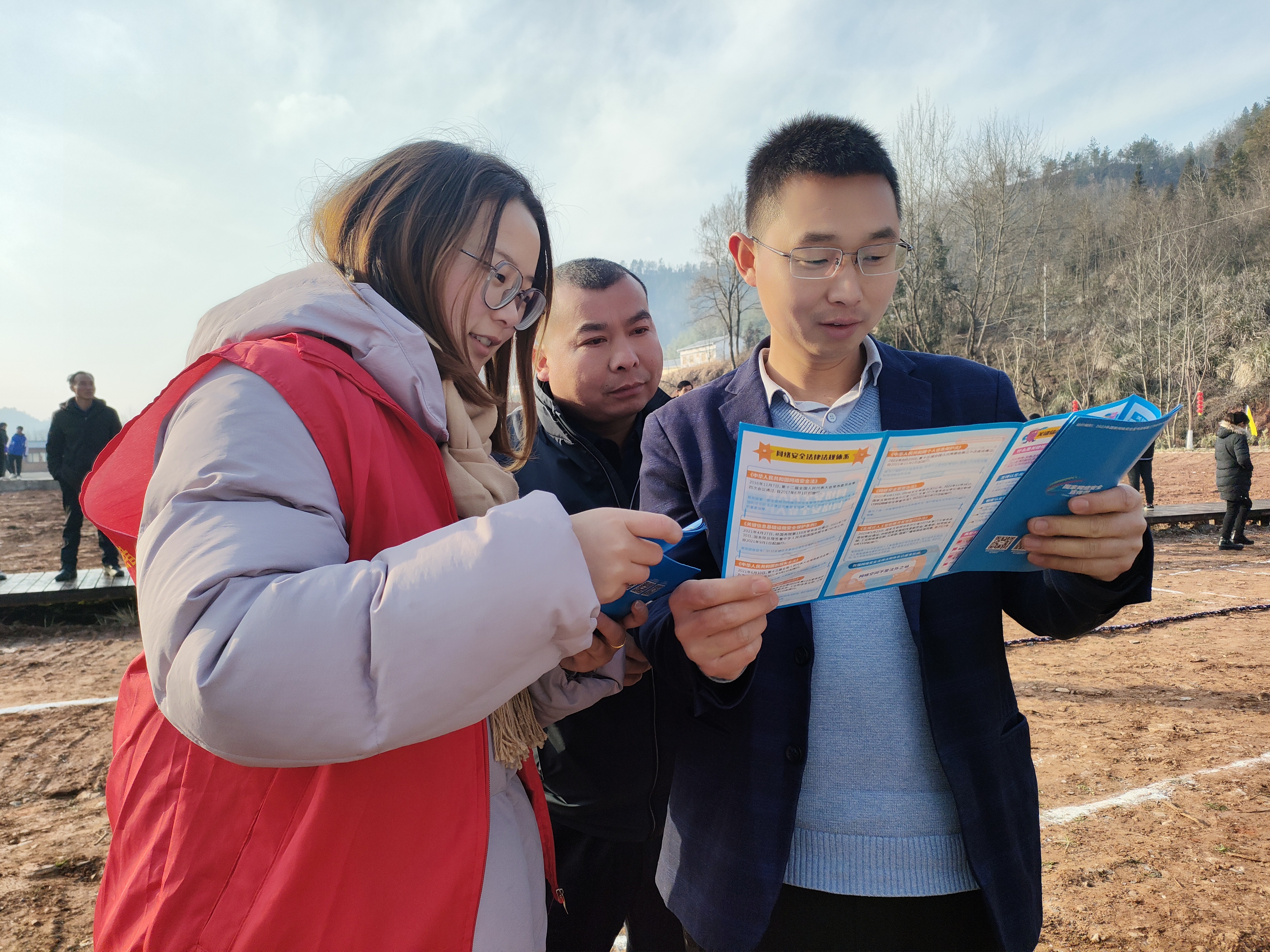 擂鼓镇：弘扬雷锋精神 宣传扫黄打非