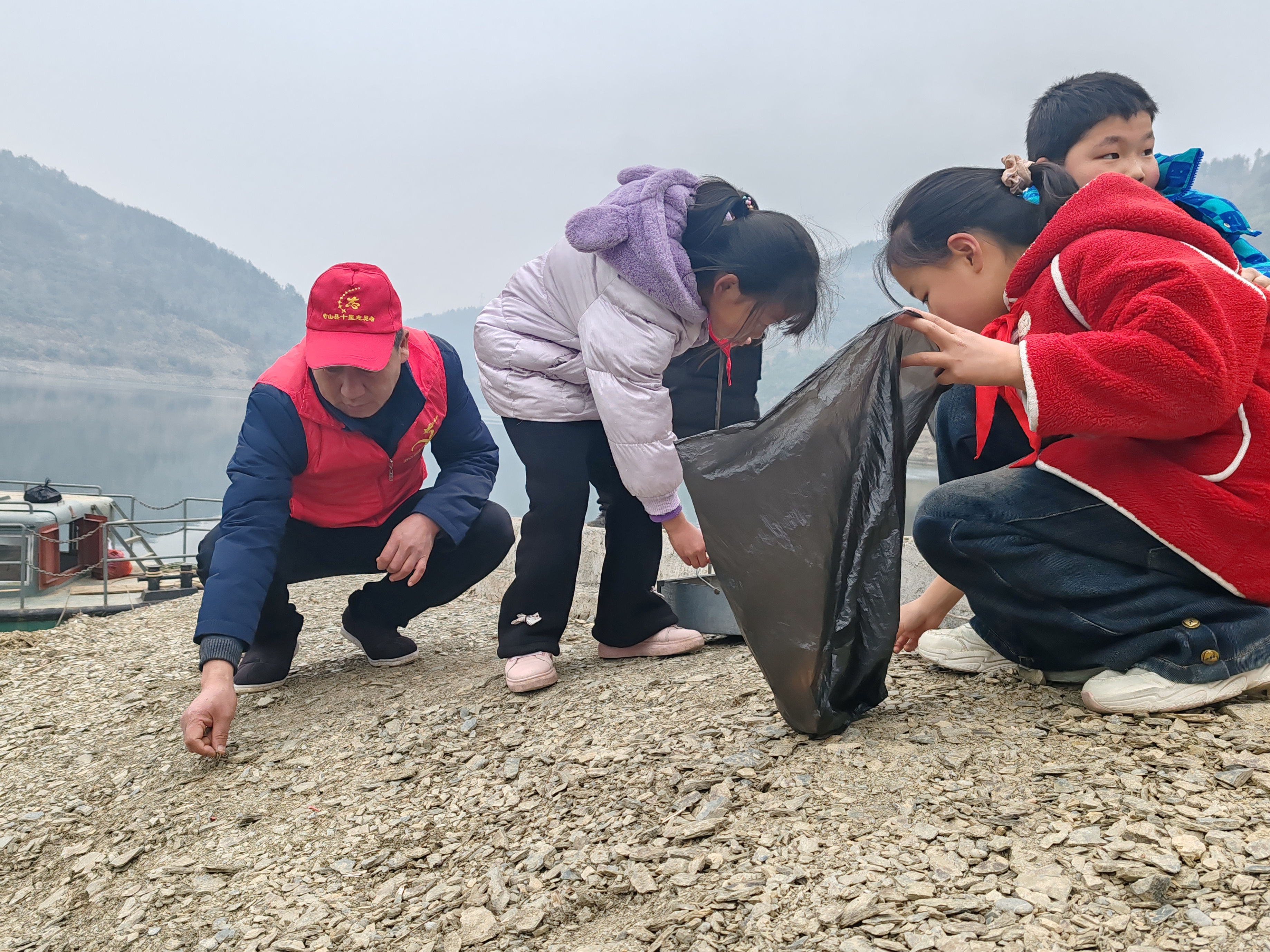 圣水湖管理局：传承雷锋精神 保护湿地生态