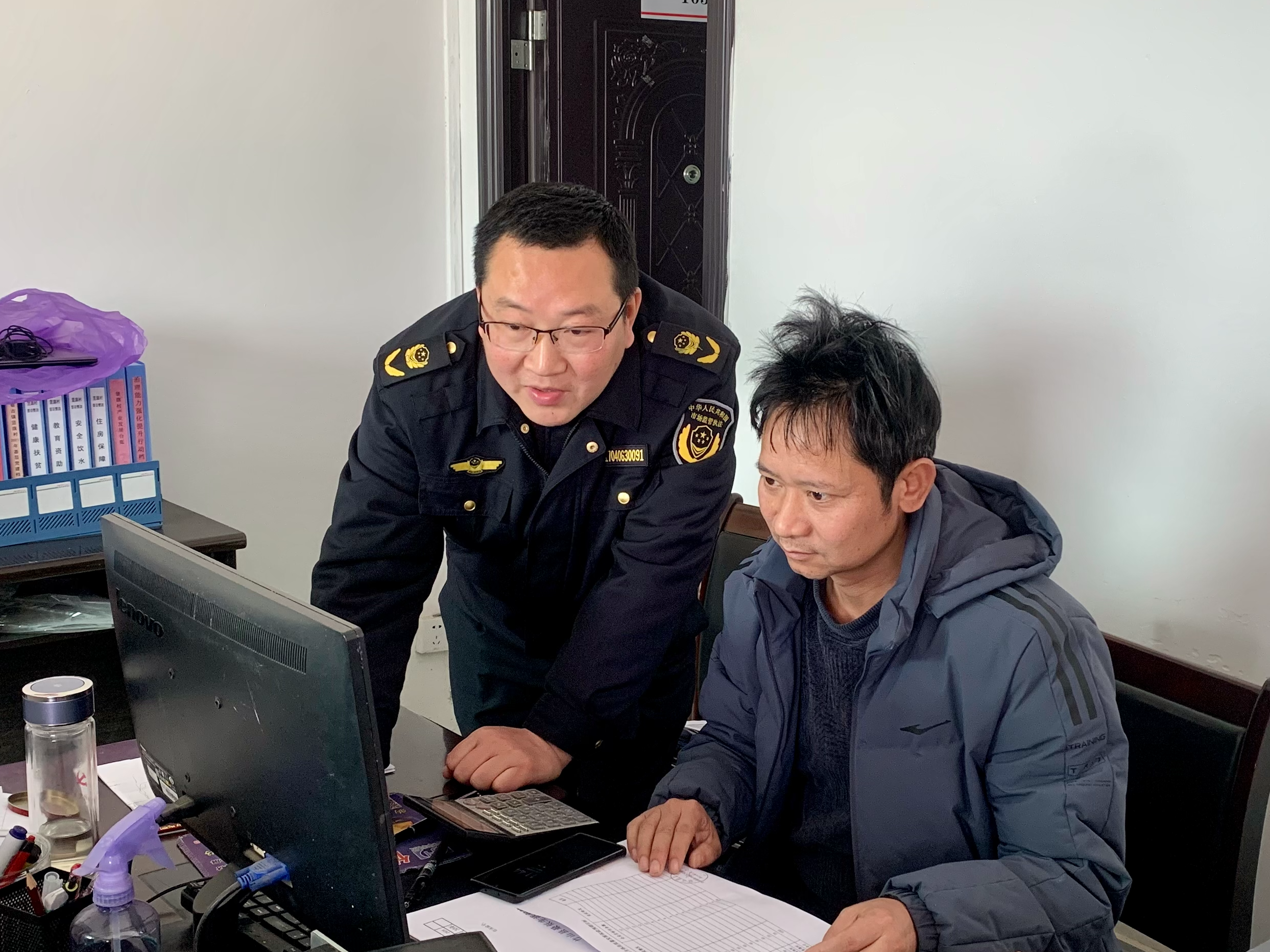 秦古市场监管所积极推进企业年报工作