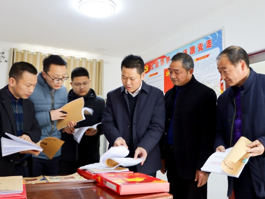 上庸镇中心学校：党建工作争先进位