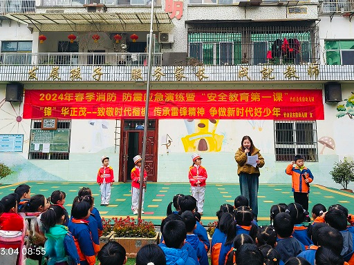 县实验幼儿园开展学雷锋活动