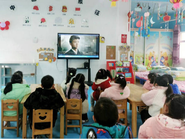 深河乡中心幼儿园：娃娃也要学雷锋