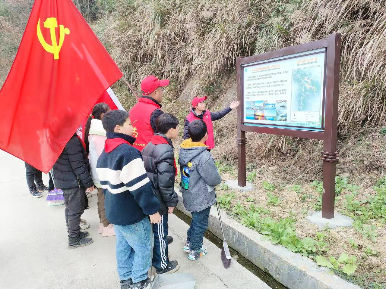 上庸镇中心学校：弘扬雷锋精神