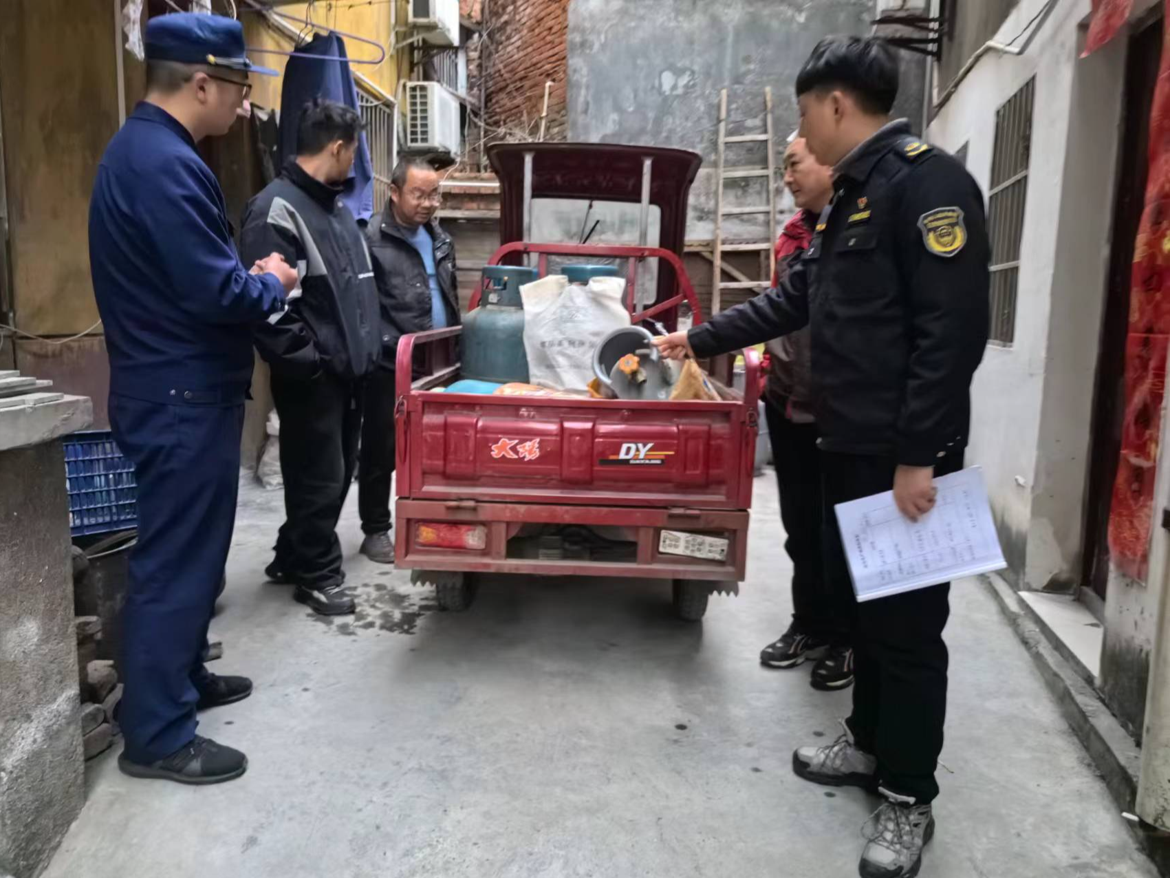 城关镇：当好群众安全的“守夜人”