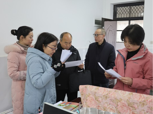 县教育局检查县第二实验小学开学工作
