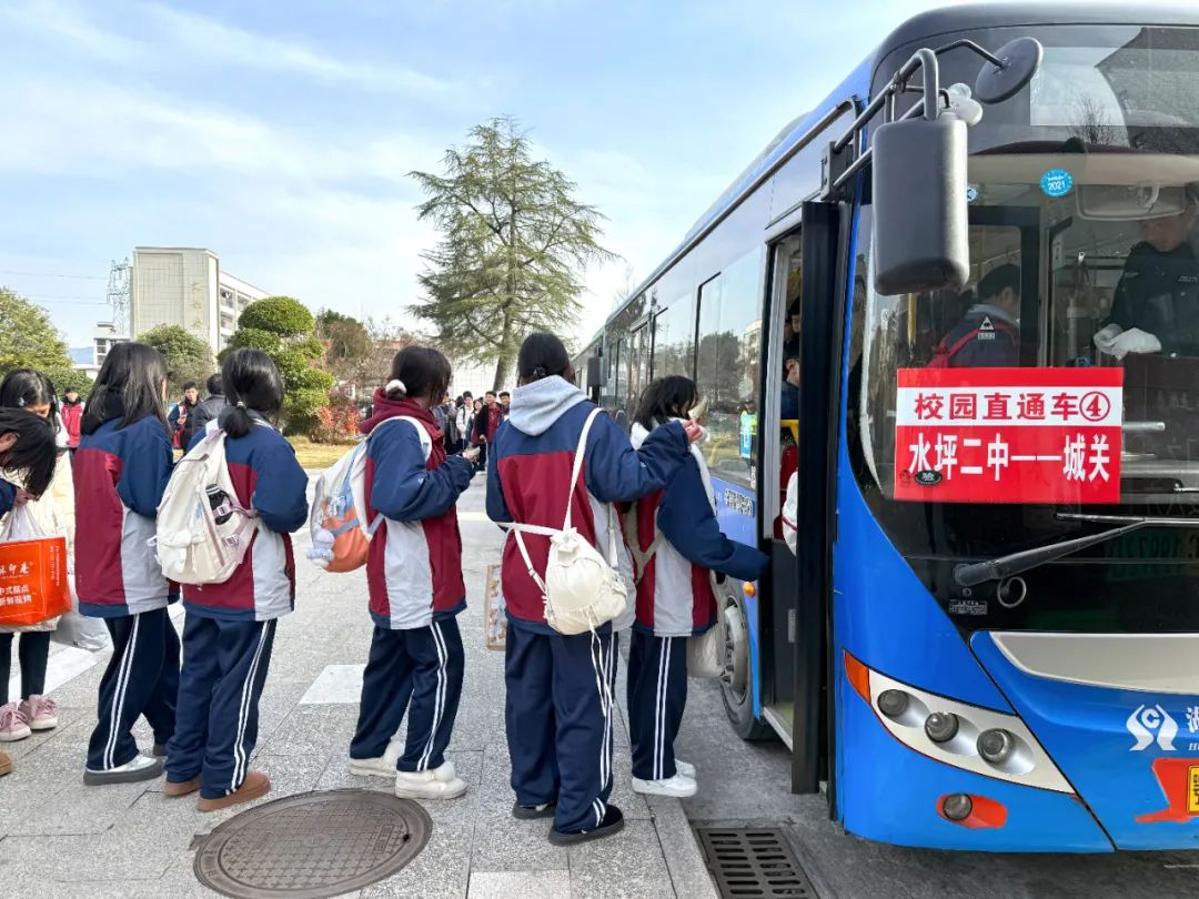 为民办实事丨校门口?家门口！竹溪开通学生公交专线