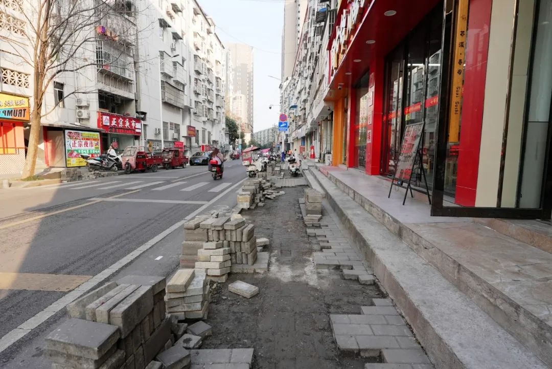 为民办实事 | 修补道路“小病灶” 群众出行更舒心