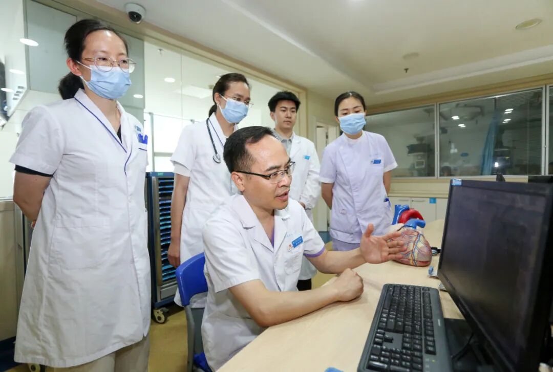 男子多年不敢吃飽，竟是此病！年輕人要特別注意