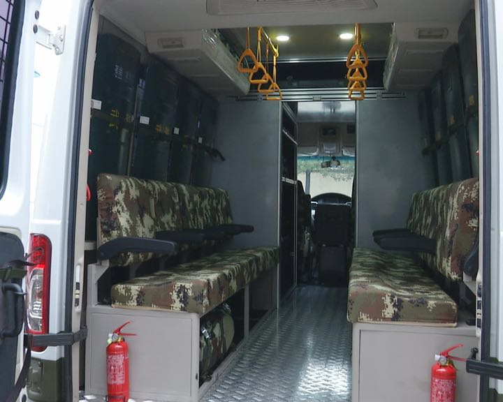 武警荆州支队举行轻型防爆巡逻车授装接装仪式