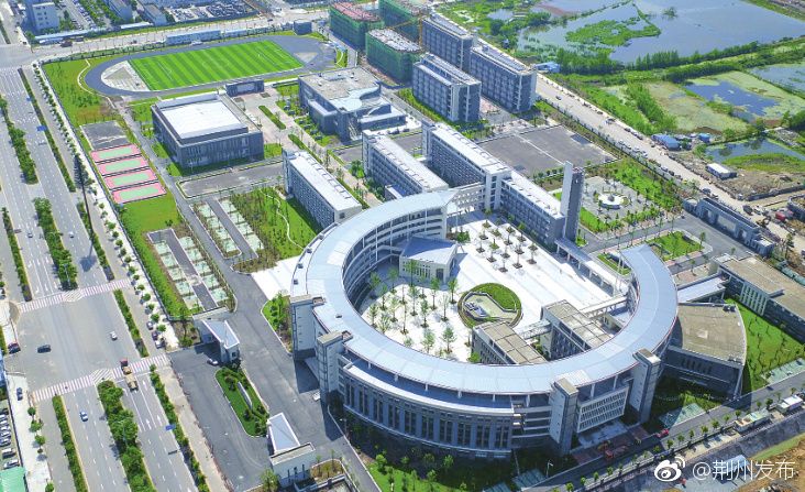 荆州中学新校区长什么样航拍镜头带你了解