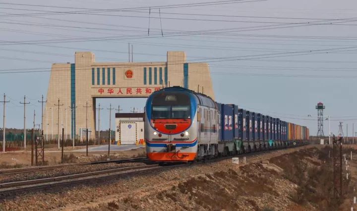 砥砺奋进的五年大型成就展中有许多铁路的精彩内容你想直接看吗戳进来