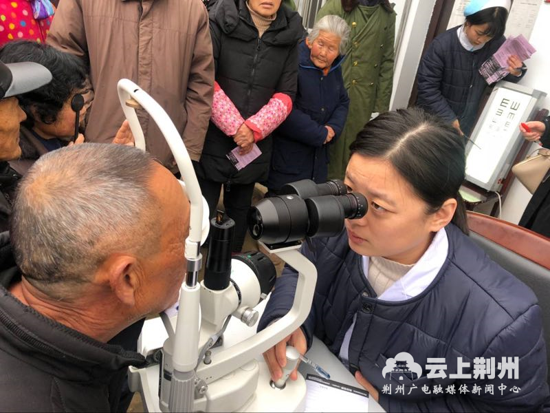 云上荆州报道:今天(1月17日)上午,市政协组织荆州爱尔眼科医院10余名