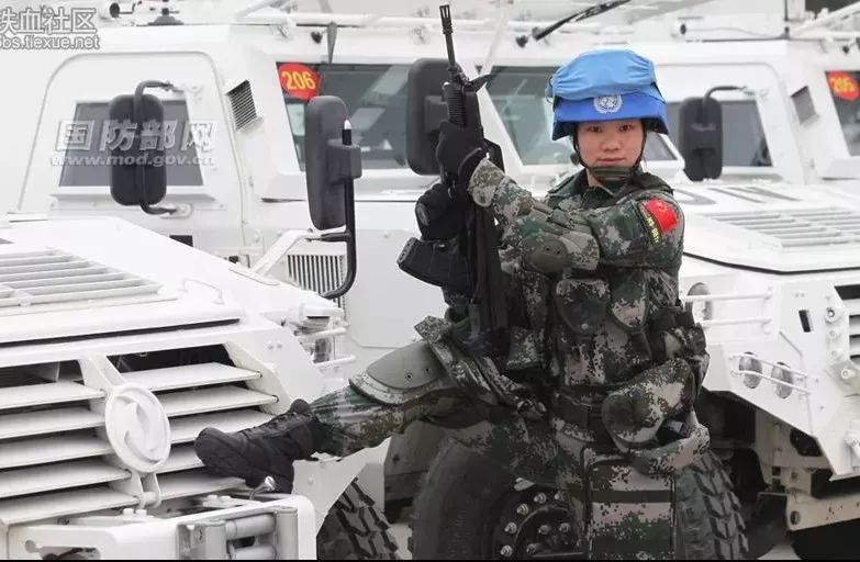 74集团军某旅班长2009年入伍他是全师唯一能够驾驶两栖装甲突击车下海