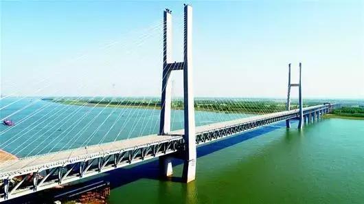 公铁大桥在建的4座:荆岳长江公路大桥,桥址北岸位于湖北省监利白螺镇