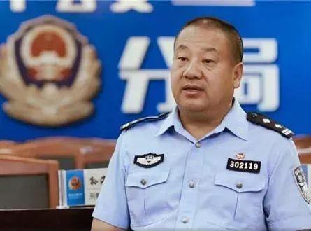 丁华吉林省四平市公安局排爆专家丁华丁华,今年54岁,原籍湖北省荆州市