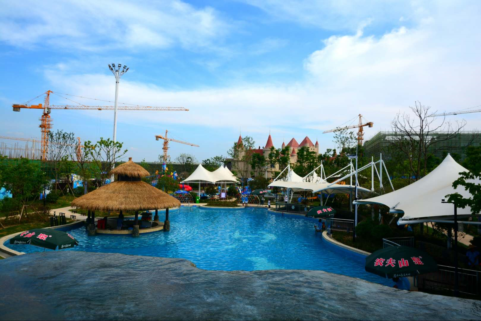 荆州海洋世界水上乐园一期二期开园迎客