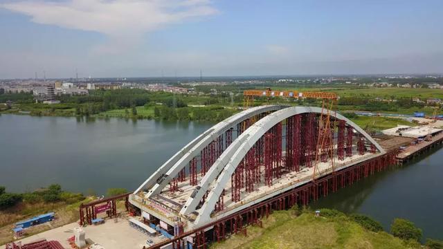 石首又添新景建宁大桥主副拱一次性成功合龙