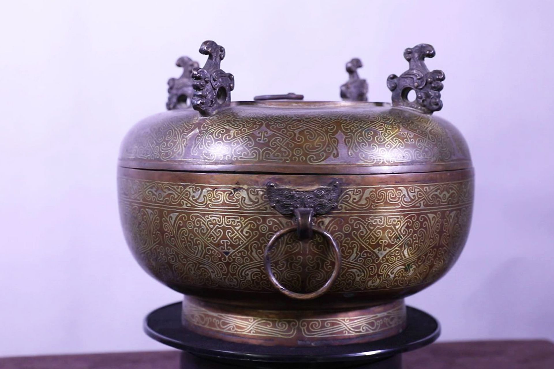 荆州青铜器作品首次入选铅锡刻镂绝活亮相中国当代工艺美术双年展