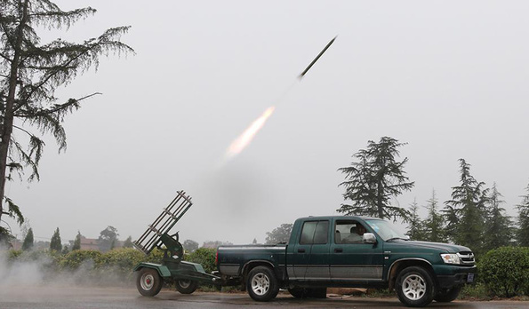 v视丨今日荆州60枚增雨火箭弹升空