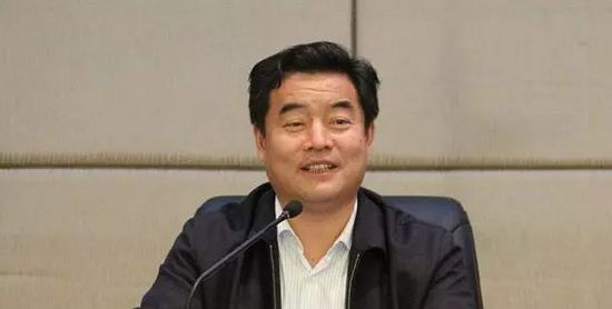 李发平,曾进生既严重违反党的纪律,又涉嫌职务犯罪,而且在党的十八大