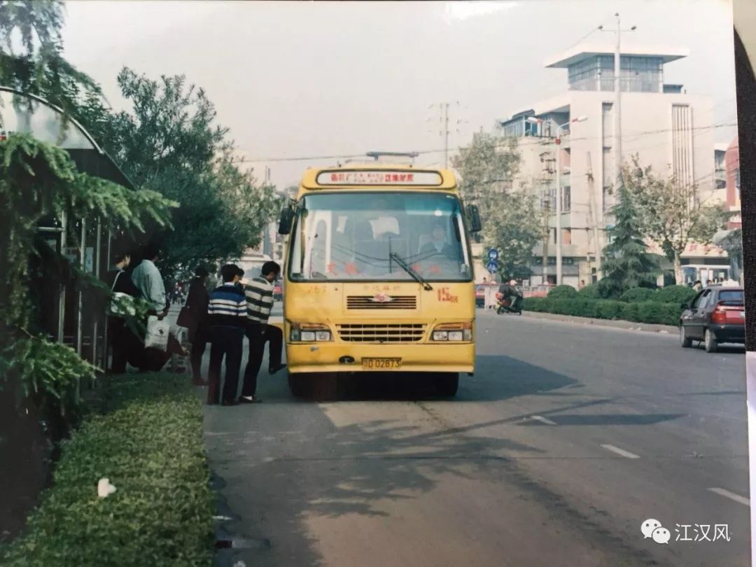 荊州公交總公司營調科副科長 王強 :