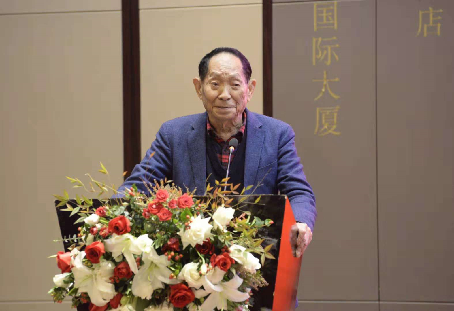 工程院院士袁隆平,湖南杂交水稻研究中心党委书记马国辉,主任齐绍武