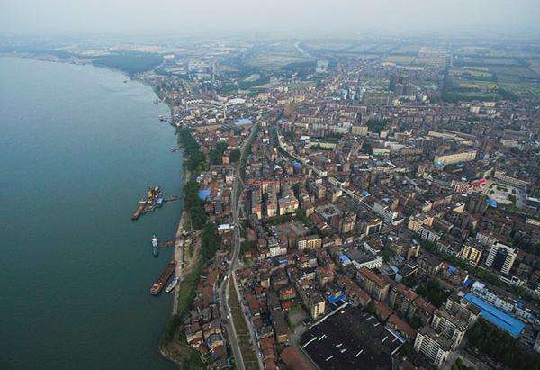 省人大代表,公安县县长杨运春建议:对公安县长江及荆南河流沿堤迎水面