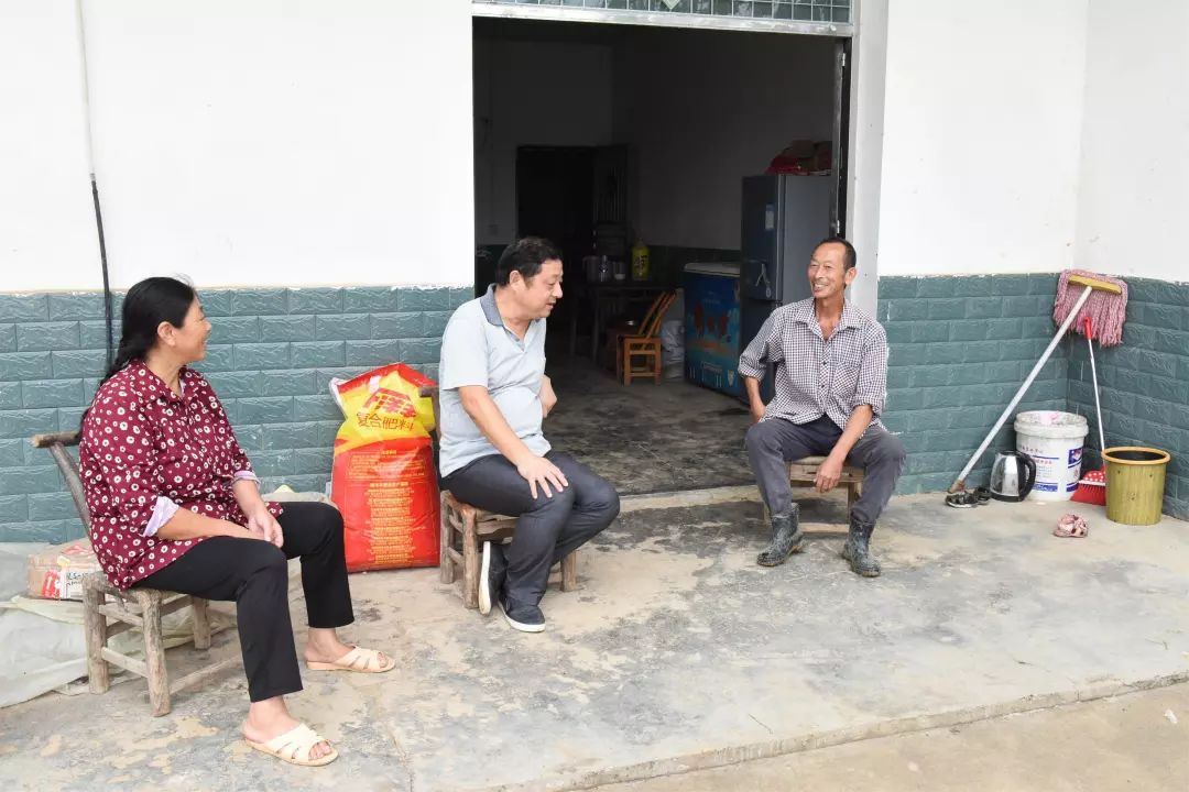 脱贫攻坚进行时丨马山镇双垱村合作社贫困户手拉手拔穷根