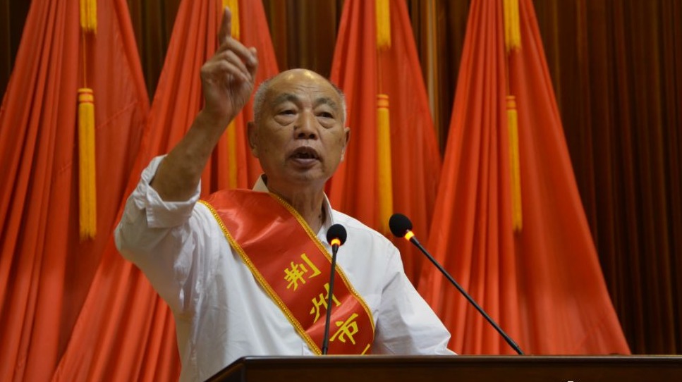 活动中,宣讲团成员,77岁的老战士陈厚元讲述了人民解放军地空导弹部队