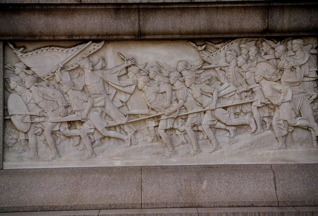 图为人民英雄纪念碑浮雕之一:烧