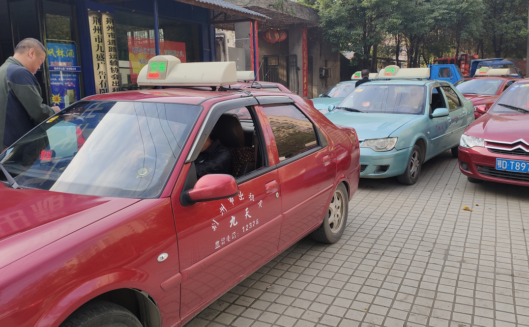 360辆出租车接受检阅为荆州创文助力
